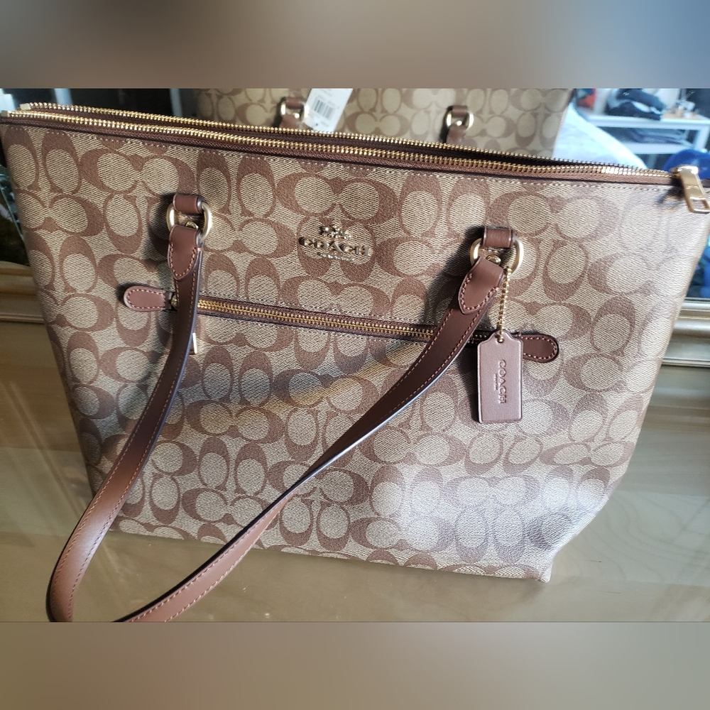 Coach Signature Gallery Tote